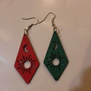 Wooden Green N red earrings NIP